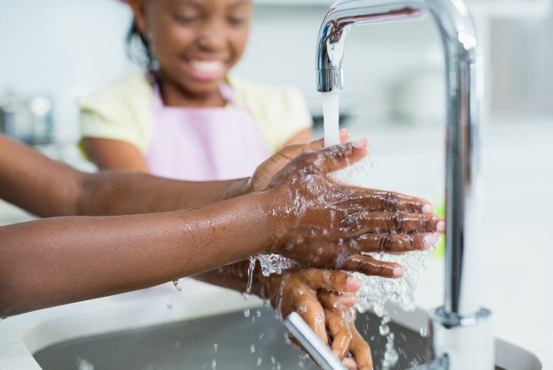 5 contaminantes del agua que se emiten en los hogares
